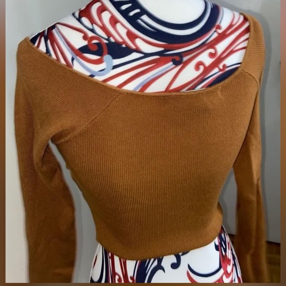 Forever 21 Ribbed Off-the-Shoulder Crop Top - Picture 2 of 2